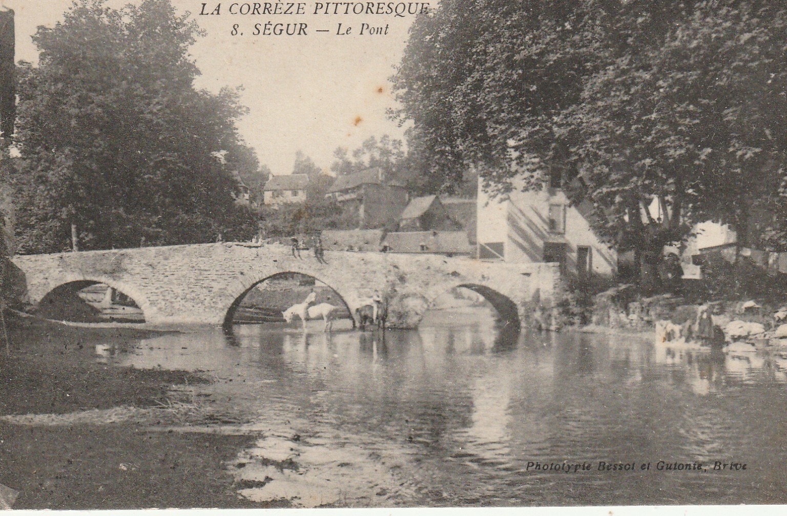 19 SEGUR. Le Pont avec chevaux s'abreuvant