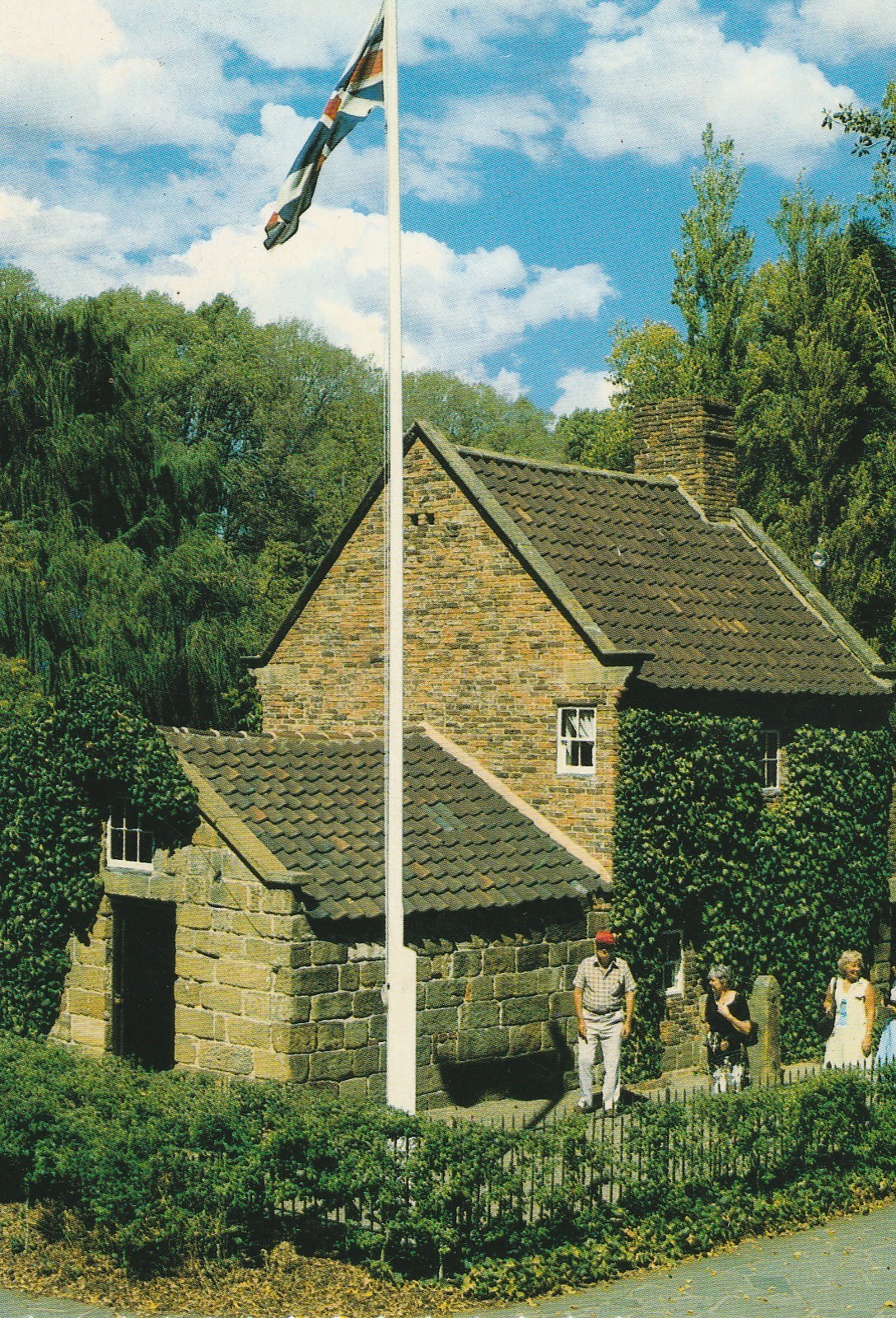 Photo cpsm grand format Australie MELBOURNE Captain Cook's Cottage animation