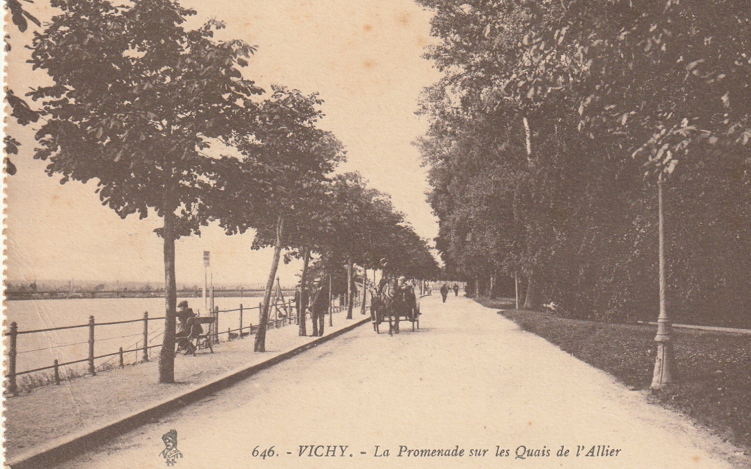 03 VICHY. La Promenade sur les Quais de l'Allier avec attelage 1915