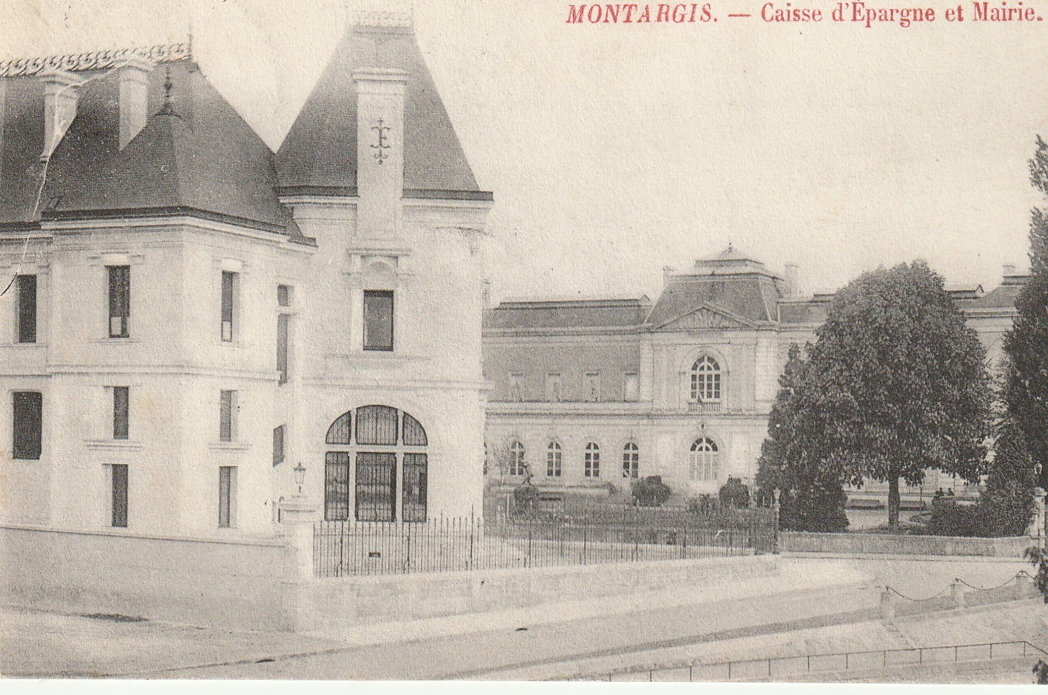 45 MONTARGIS. Caisse d'Epargne et Mairie 1908