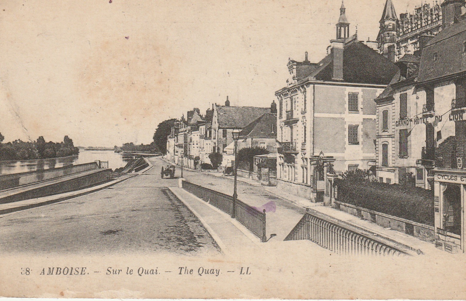 37 AMBOISE. Grand Hôtel du Lion d'Or sur le Quai 1920