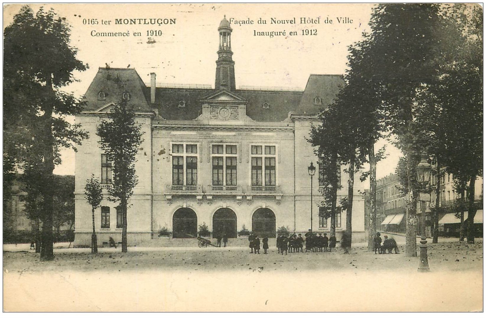 carte postale ancienne 03 MONTLUCON. Hôtel de Ville 1924. Tampon Colonies Vacances St Rémy