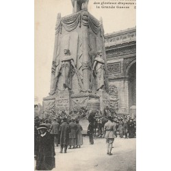 PARIS. Monument élevé en souvenir des Glorieux disparus de la Grande Guerre à l'Arc de Triomphe