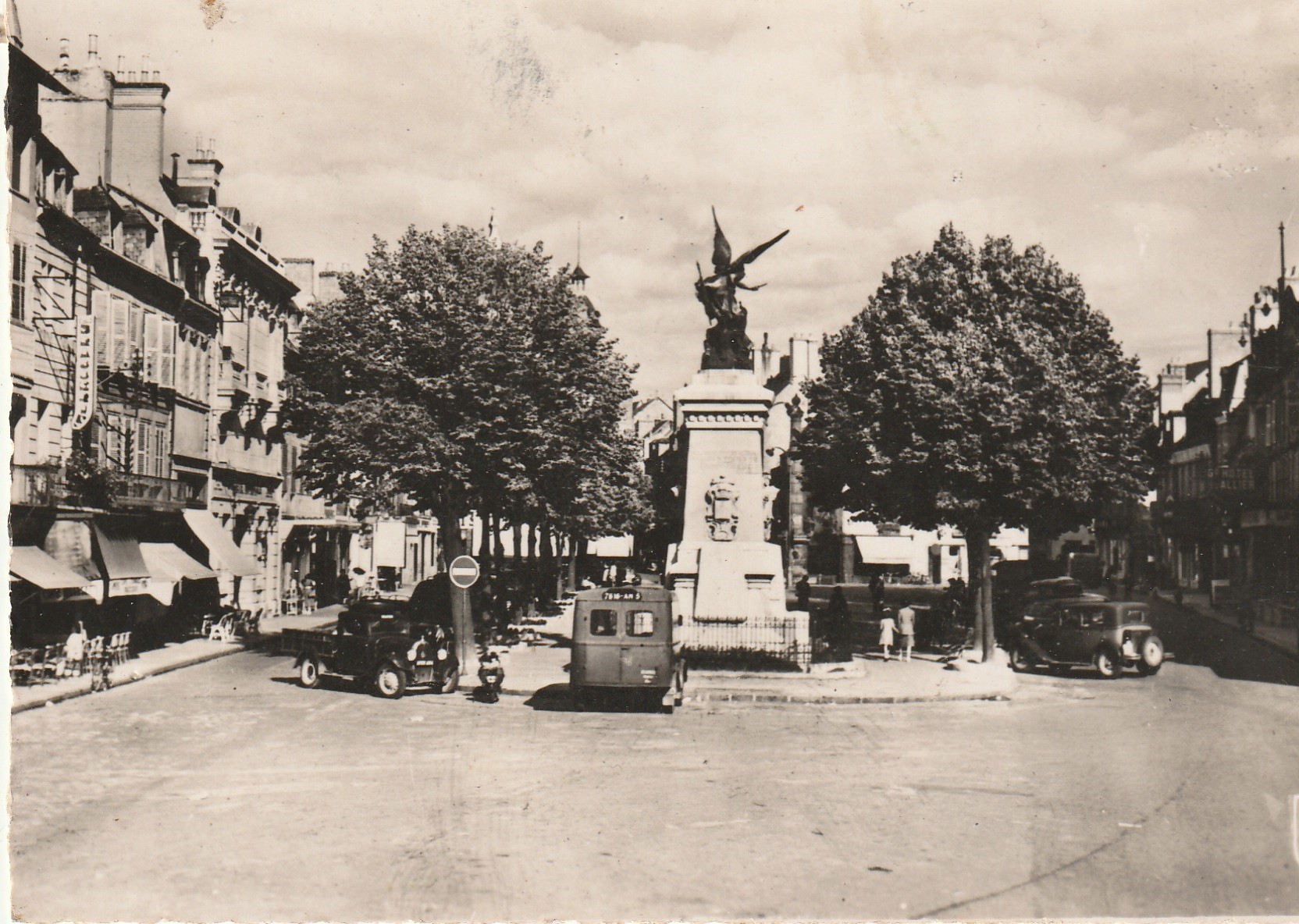 Photo cpsm grand format 03 MOULINS. La Place d'Allier