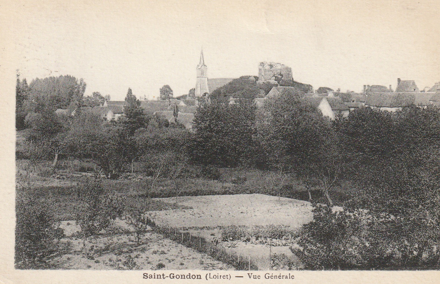 45 SAINT-GONDON. Vue générale sur le Village 1942