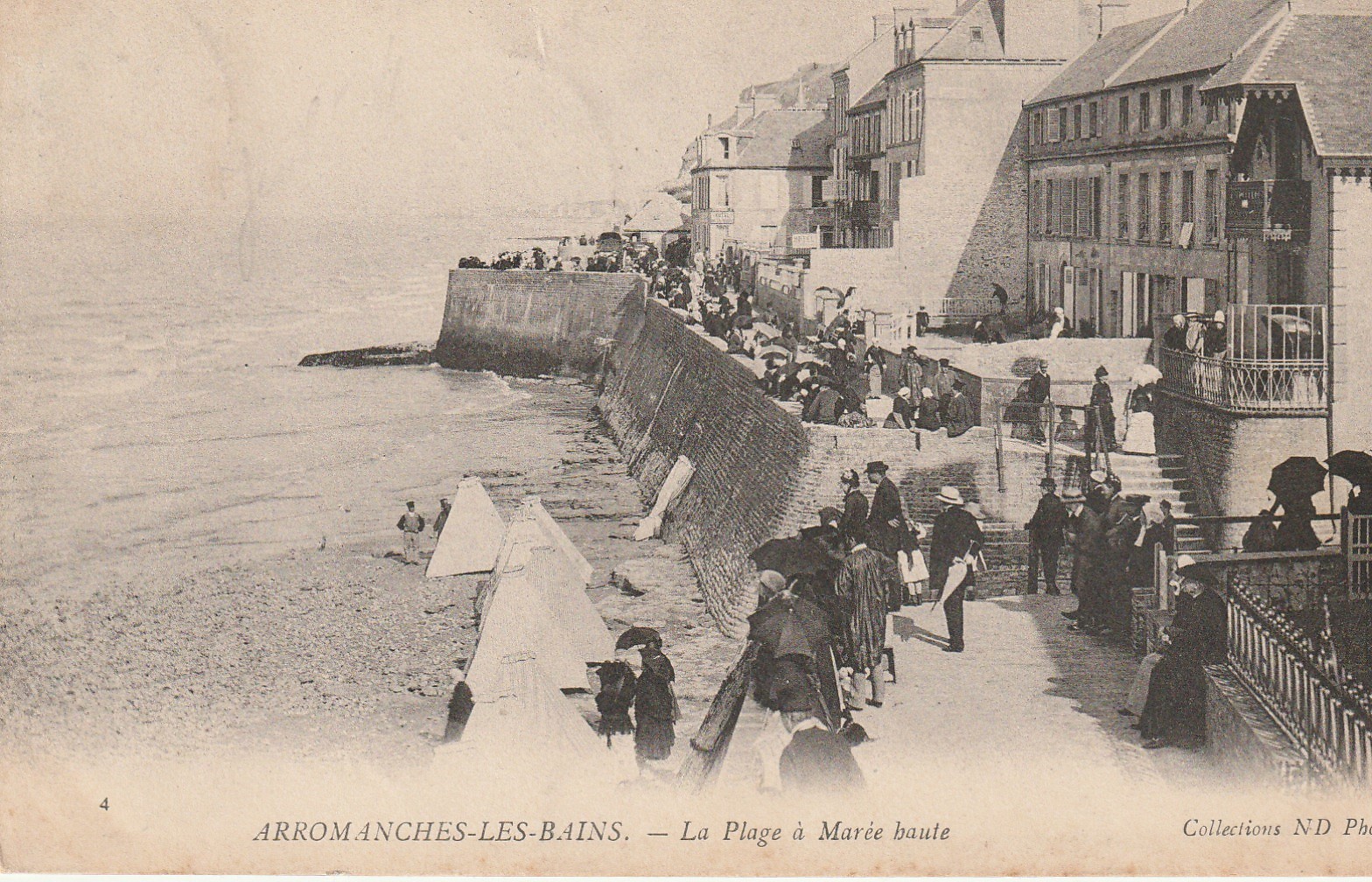 14 ARROMANCHES-LES-BAINS. La Plage à Marée haute 1904