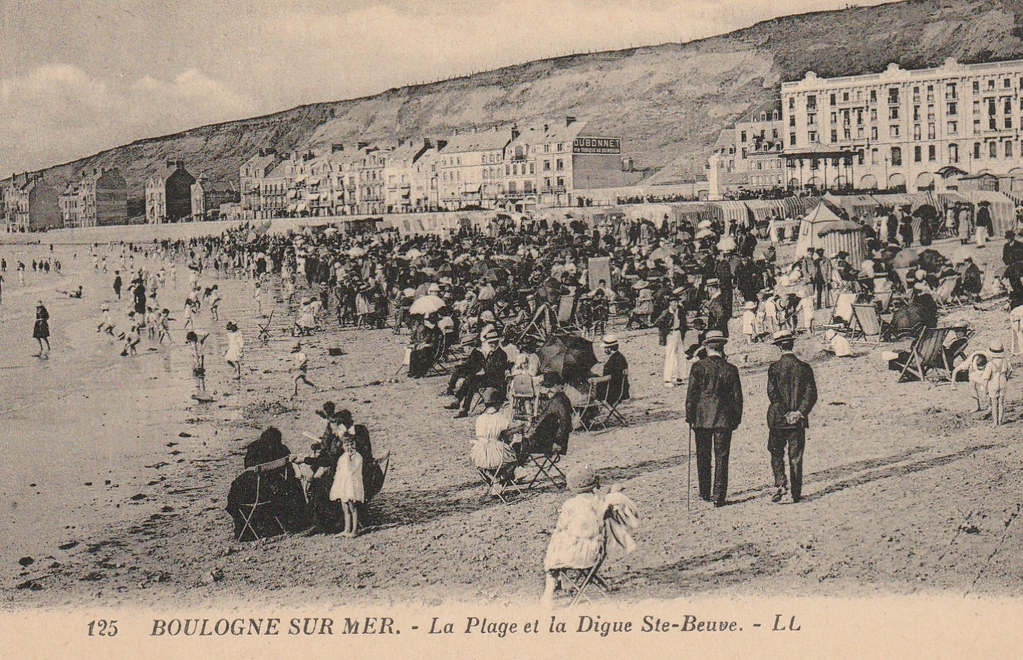 62 BOULOGNE SUR MER. Plage et Digue Sainte-Beuve belle animation