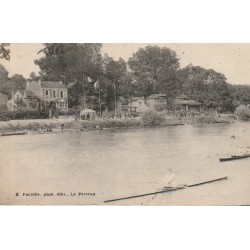 94 LE PERREUX. La Marne au Coq d'Or avec rameurs en aviron 1917