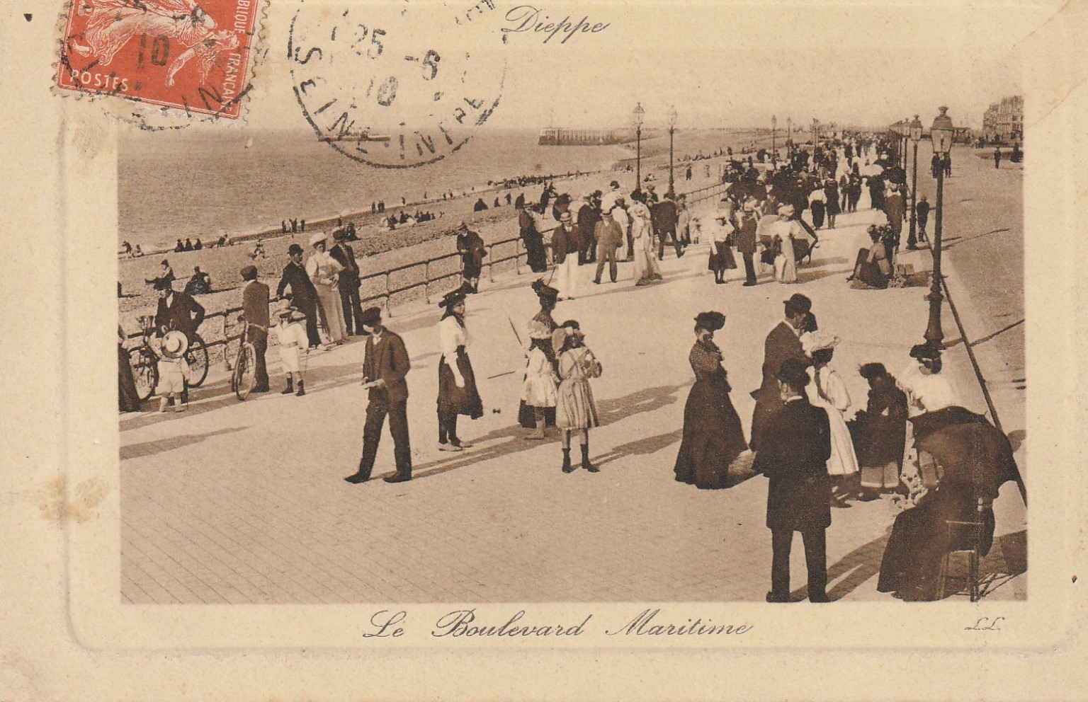 76 DIEPPE. Le Boulevard Maritime bien animé 1910