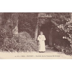 63 ROYAT. Curiste à l' Entrée de la Source Saint-Victor 1928