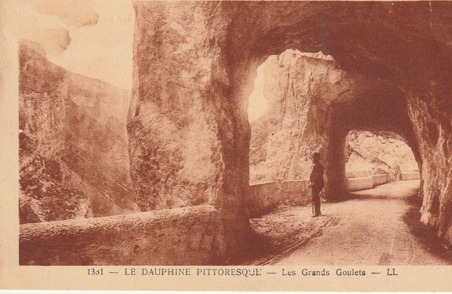 38 LE DAUPHINE PITTORESQUE. Les Grands Goulets avec personnage