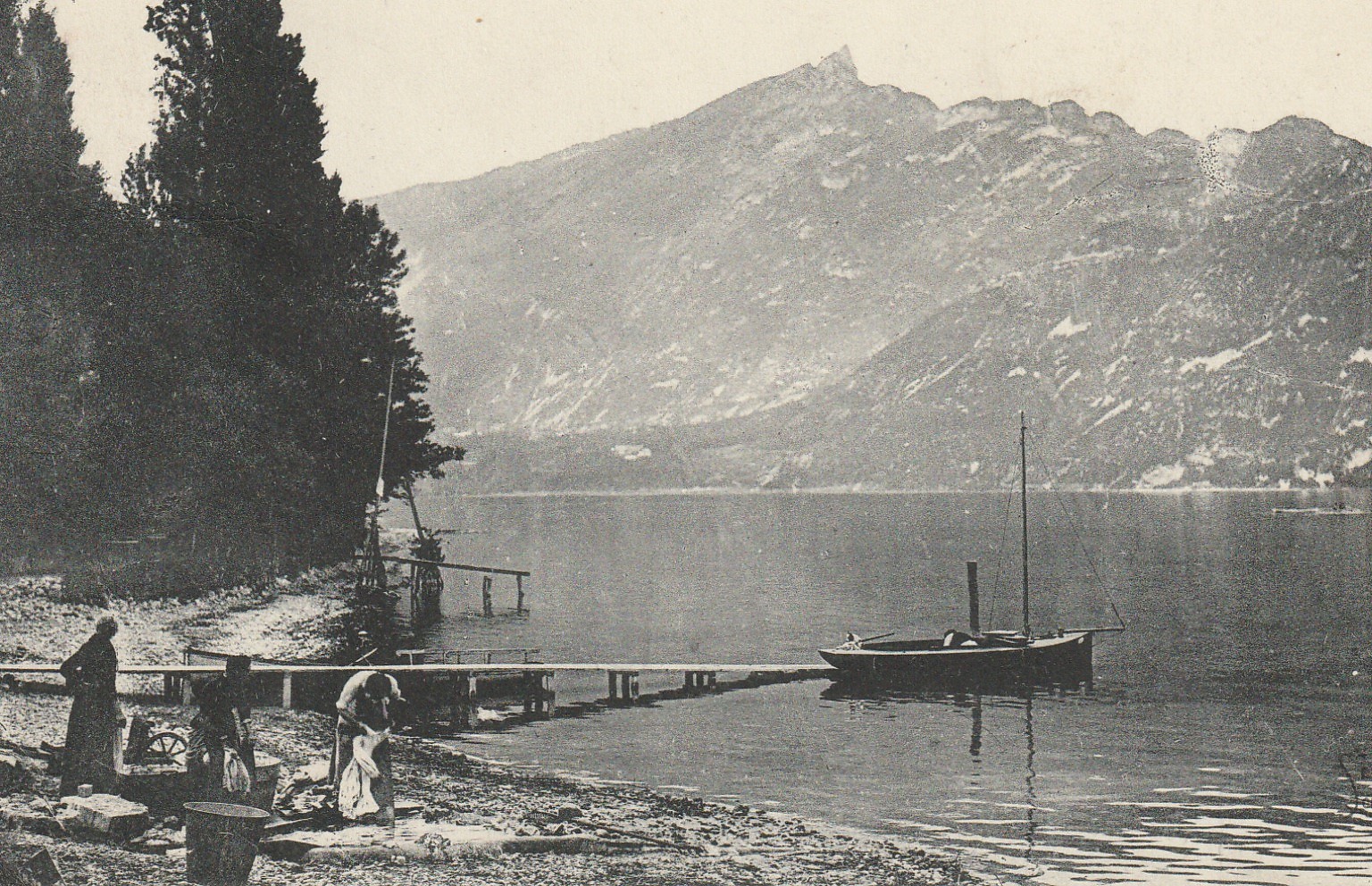 73 AIX-LES-BAINS. Lavandières sur Le Lac du Bourget et la Dent du Chat