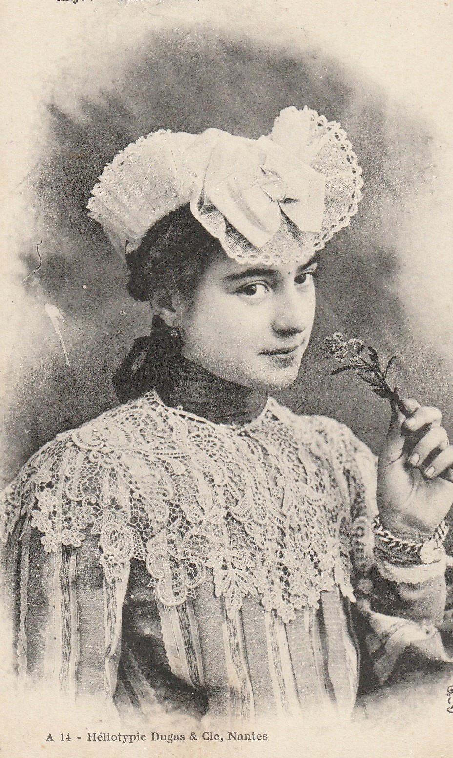 49 ANJOU. Coiffe des Ponts-de-Cé 1916