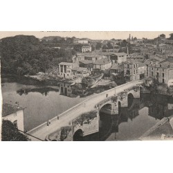 44 CLISSON. La Trinité et le Pont de Ville sur la Sèvre