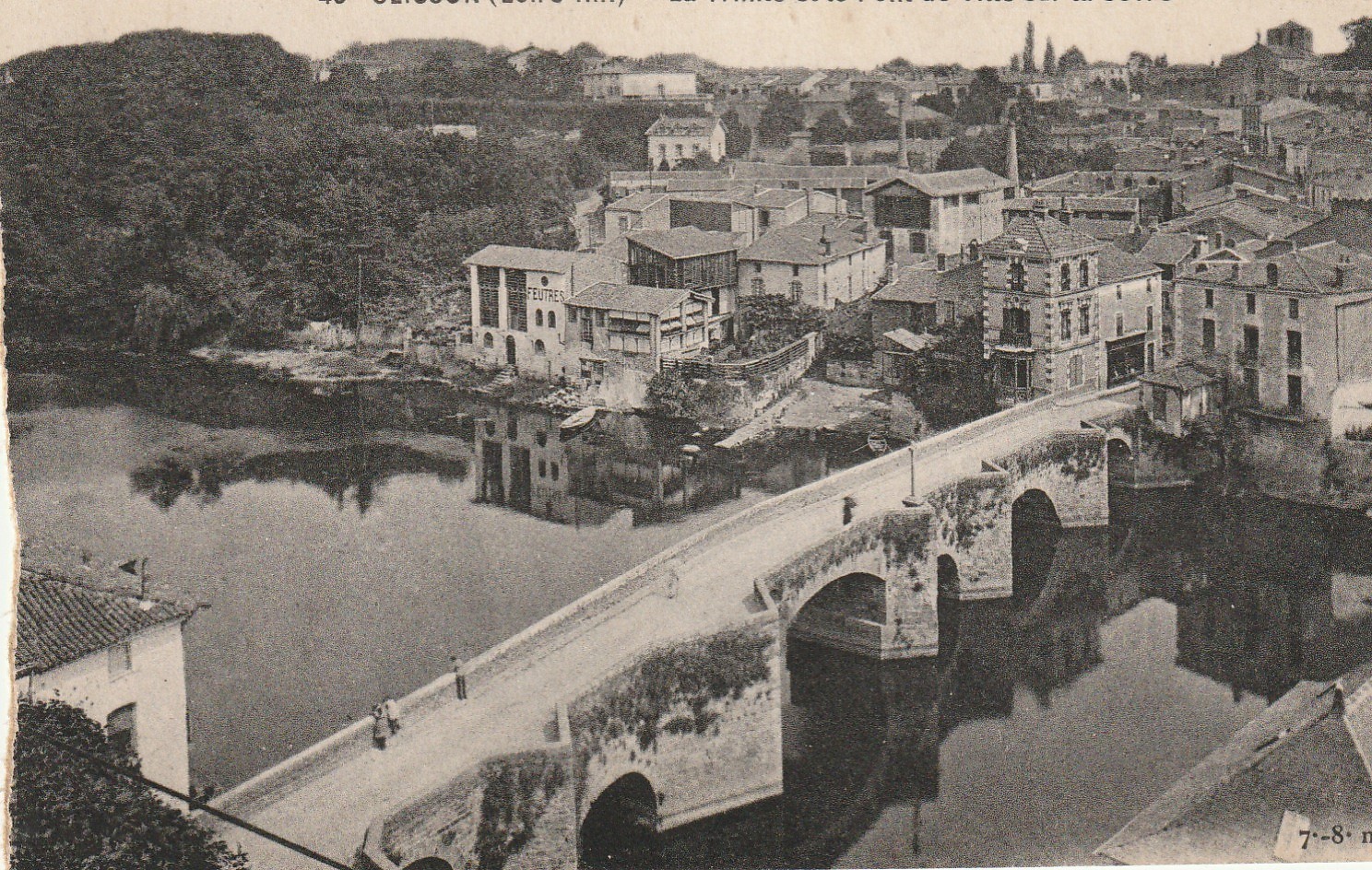 44 CLISSON. La Trinité et le Pont de Ville sur la Sèvre