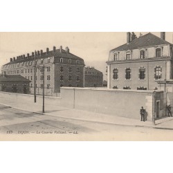 21 DIJON. La Caserne Valliant avec militaires 1915