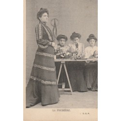 Rare METIERS. La Première en classe de Couture