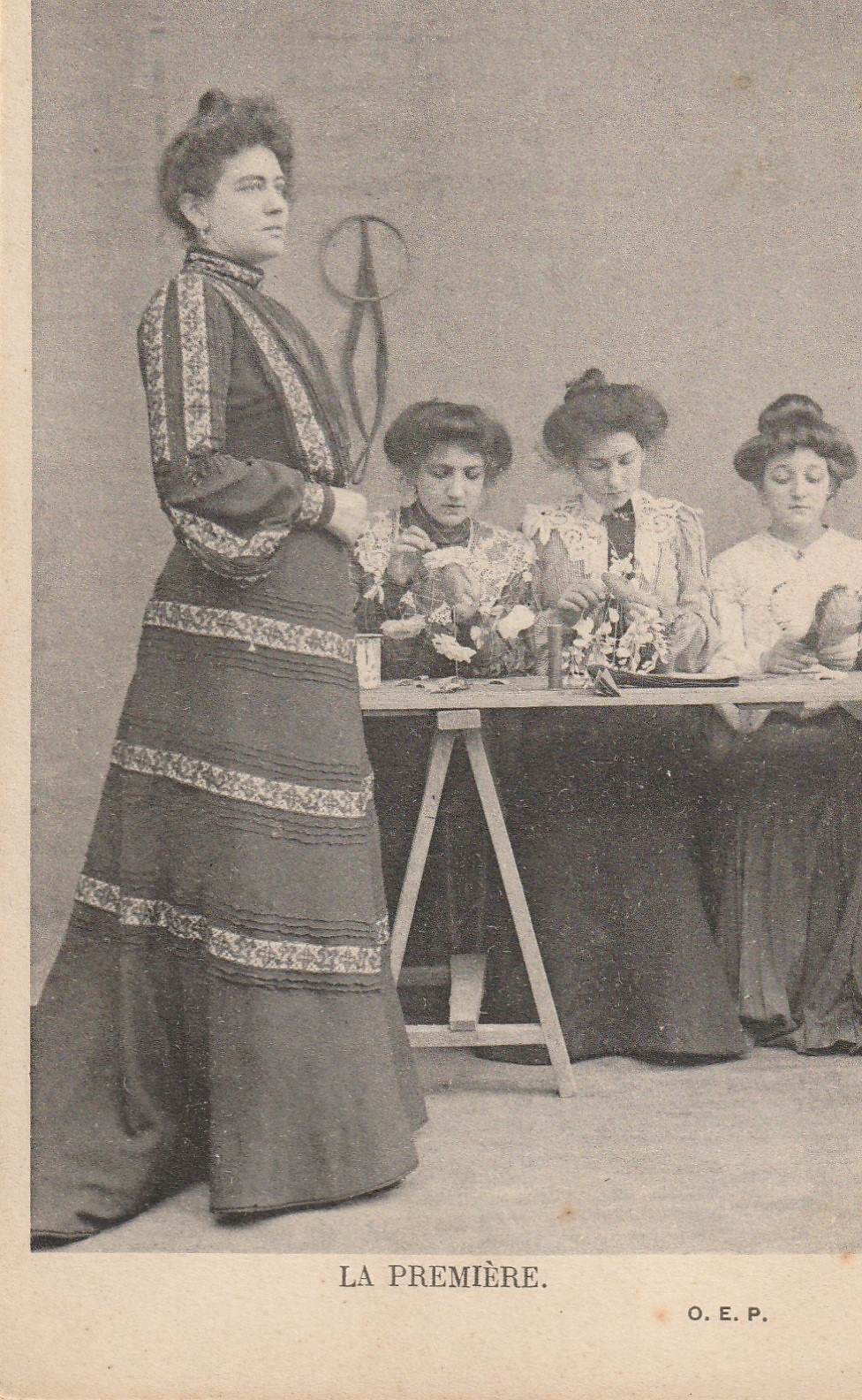 Rare METIERS. La Première en classe de Couture