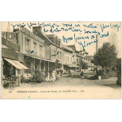 carte postale ancienne 22 PERROS-GUIREC. La Nouvelle Côte. Hôtel des Voyageurs et Bazar. Facteur en tournée