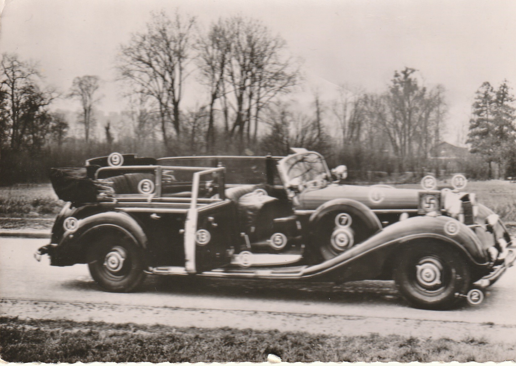 Photo cpsm grand format TRANSPORTS. Voiture personnelle de parade de Hitler 1942