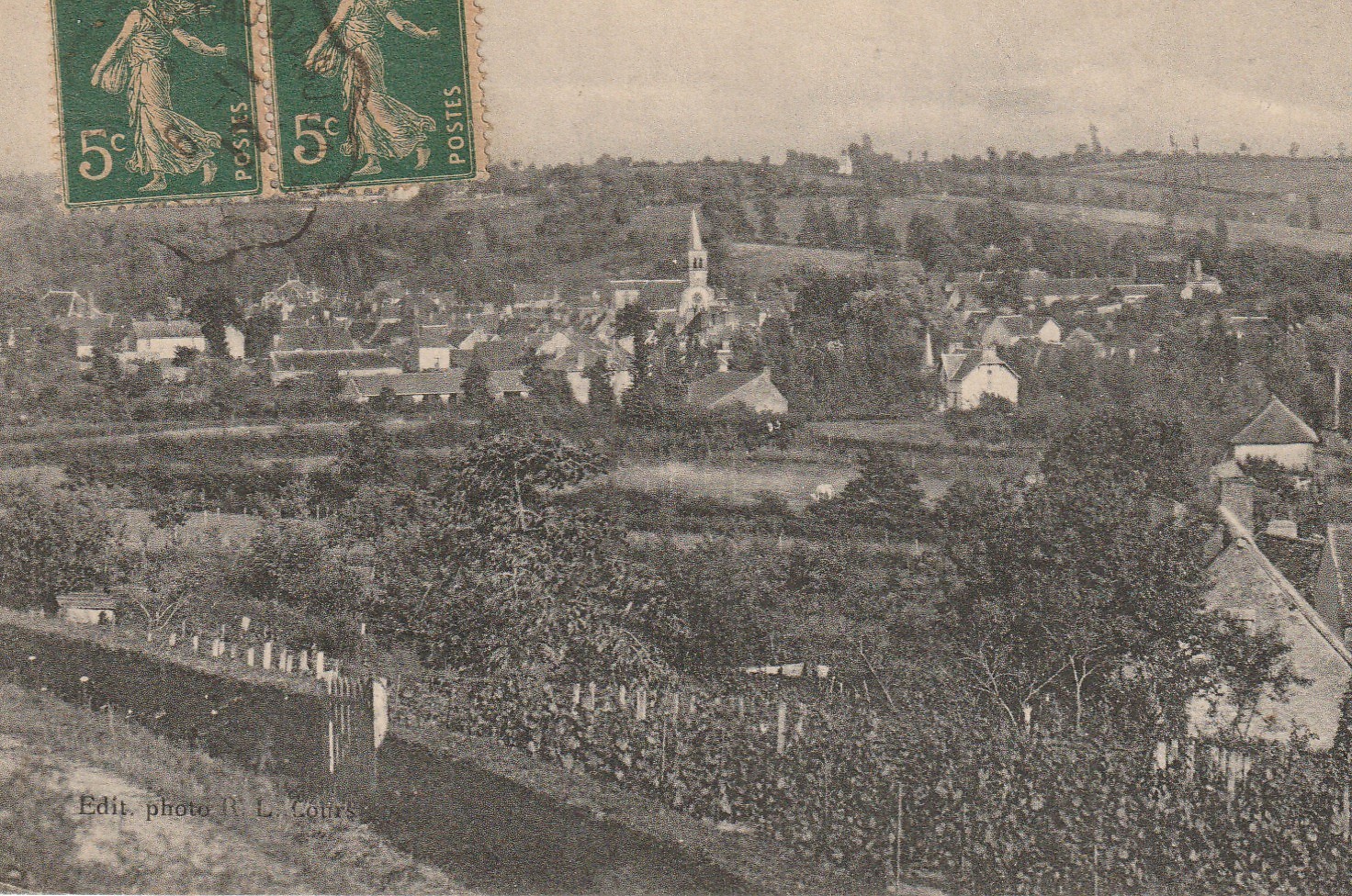 03 LE DONJON. Vue générale sur le Village et les vignes 1917