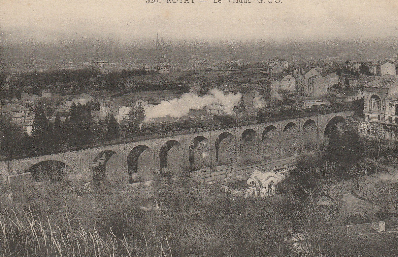 63 ROYAT. Train avec locomotive à vapeur sur le Viaduc 1917