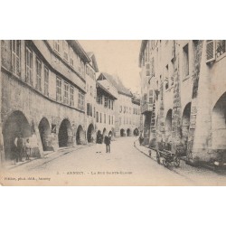 74 ANNECY. Rue Sainte-Claire animée