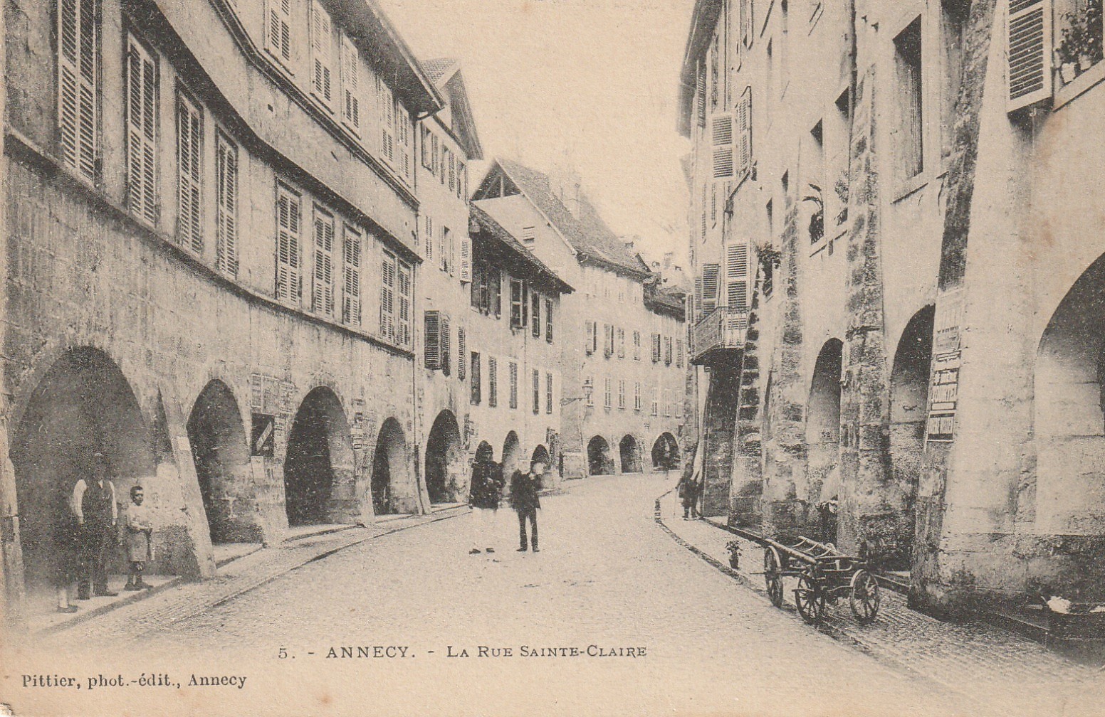 74 ANNECY. Rue Sainte-Claire animée