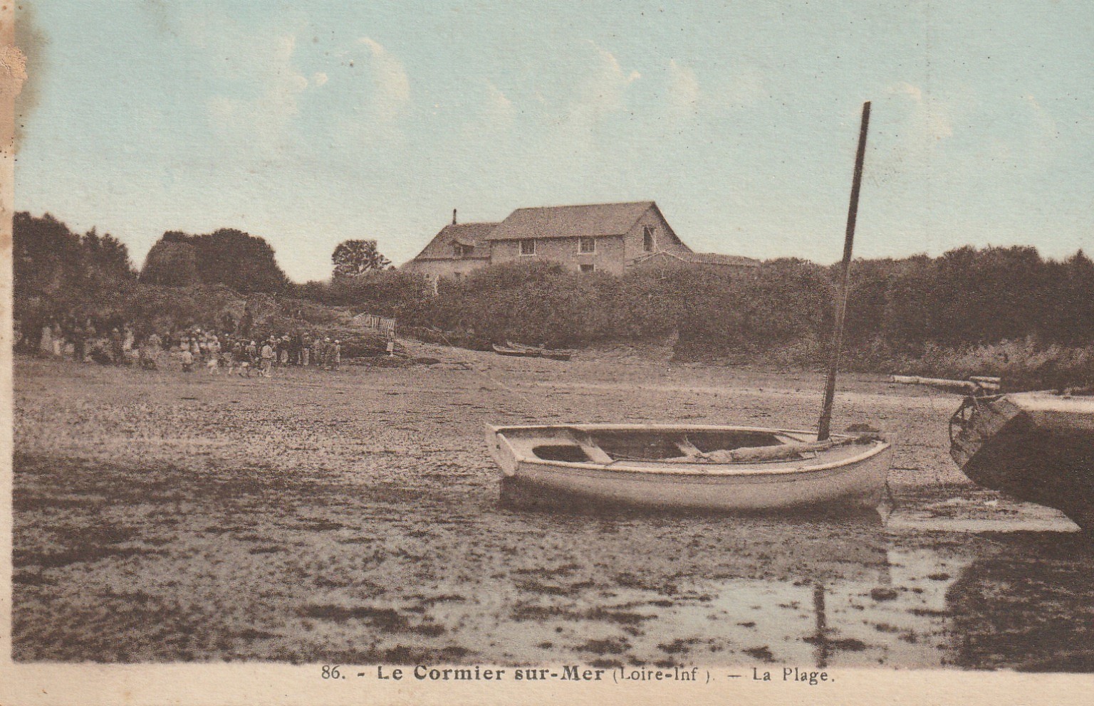44 LE CORMIER-SUR-MER. La Plage avec barque de Pêcheur 1932