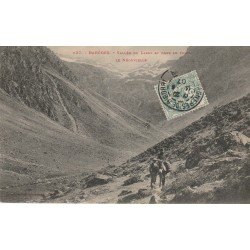 65 BAREGES. Vallée du Lienz et le Néouvielle avec paysans et âne 1907
