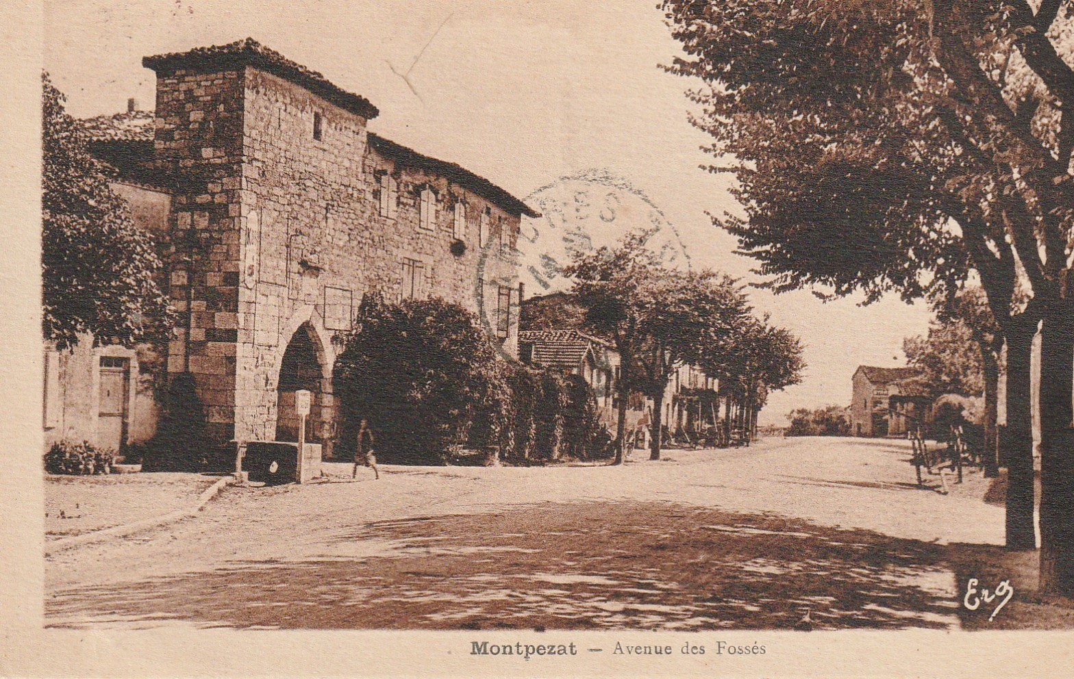 30 MONTPEZAT. Avenue des Fossés 1933