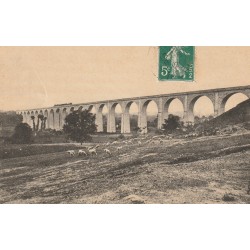 36 LE BLANC. Train sur le Viaduc et moutons en dessous 1912