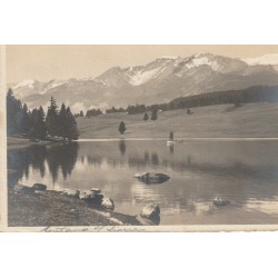 Suisse MONTANA Lac Moubraz avec barque de Pêcheur