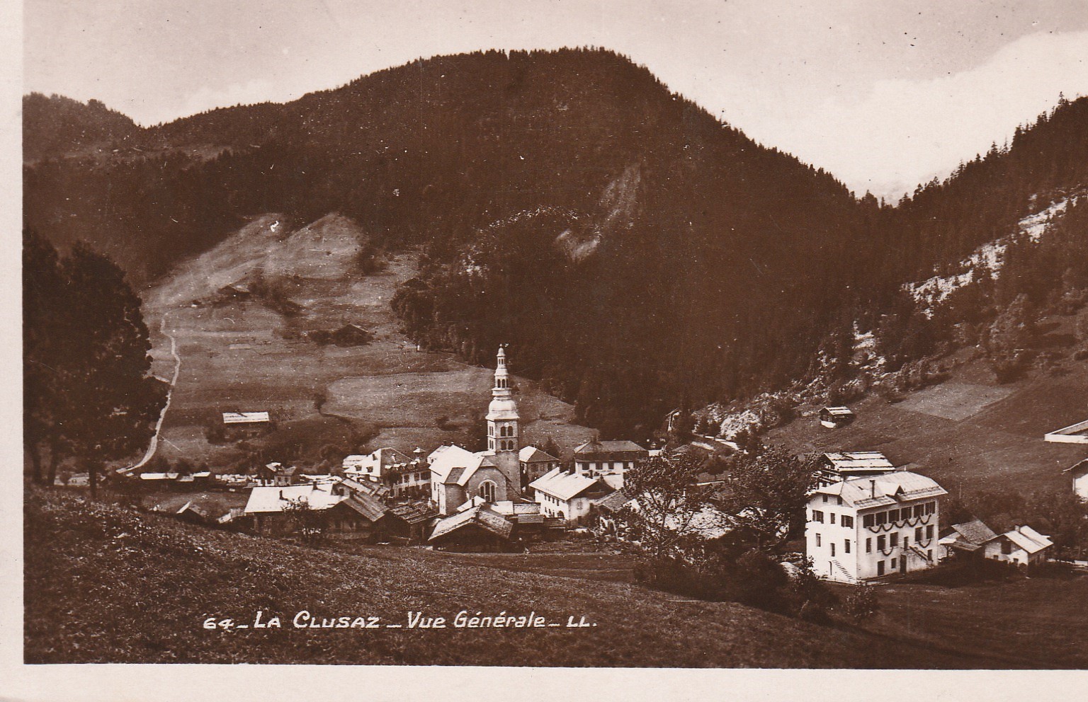Photo cpa 74 LA CLUSAZ. Vue générale sur le Village 1936