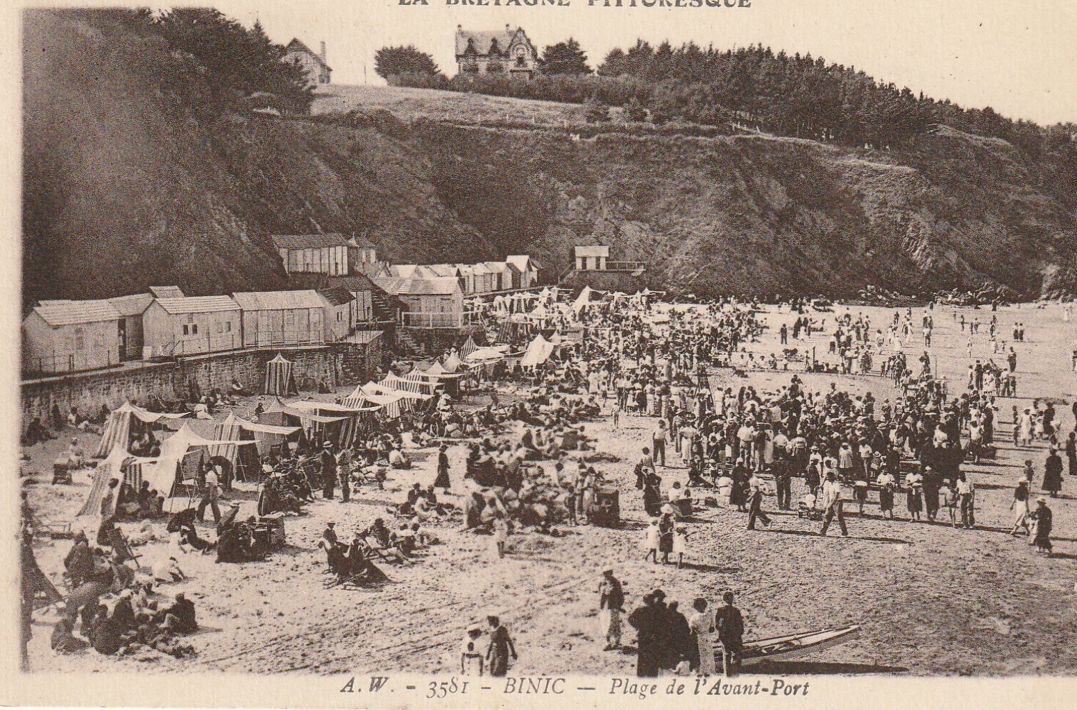 22 BINIC. Plage de l'Avant-Port grosse animation 1931