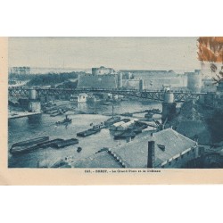 29 BREST. Grand Pont et Château avec nombreuses péniches