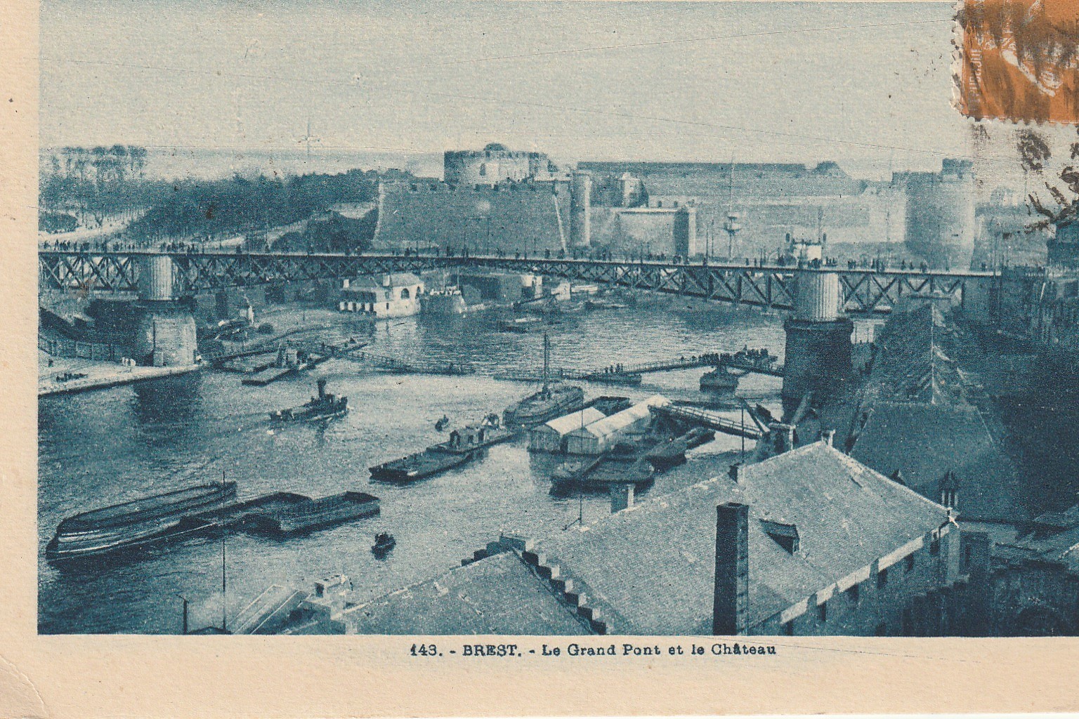 29 BREST. Grand Pont et Château avec nombreuses péniches