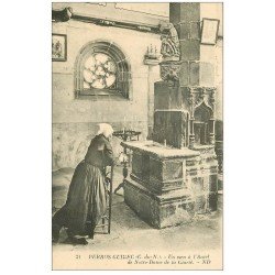 carte postale ancienne 22 PERROS-GUIREC. Un voeu à l'Autel Notre-Dame de la Clarté