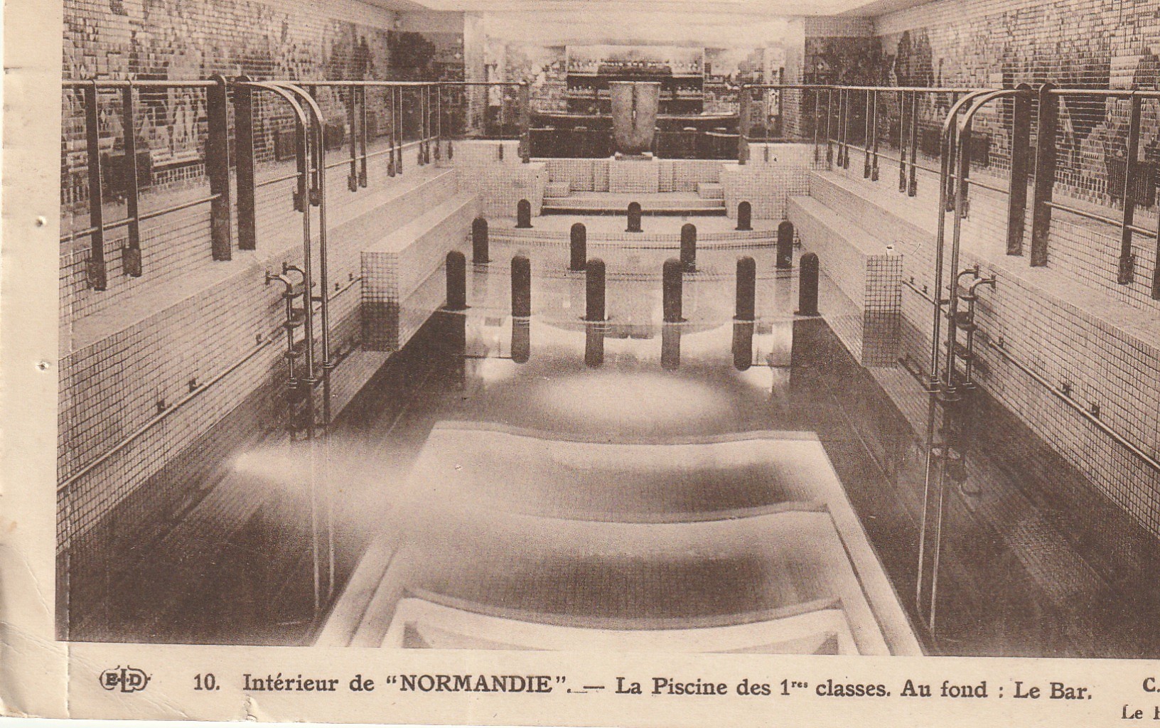 PAQUEBOTS. Intérieur de NORMANDIE, la Piscine et le Bar 1935