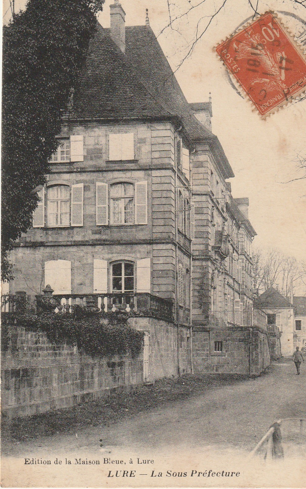 70 LURE. La Sous-Préfecture petite animation 1917