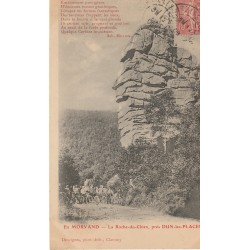 58 Près DUN-LES-PLACES. La Roche-du-Chien avec nombreux cyclistes 1906