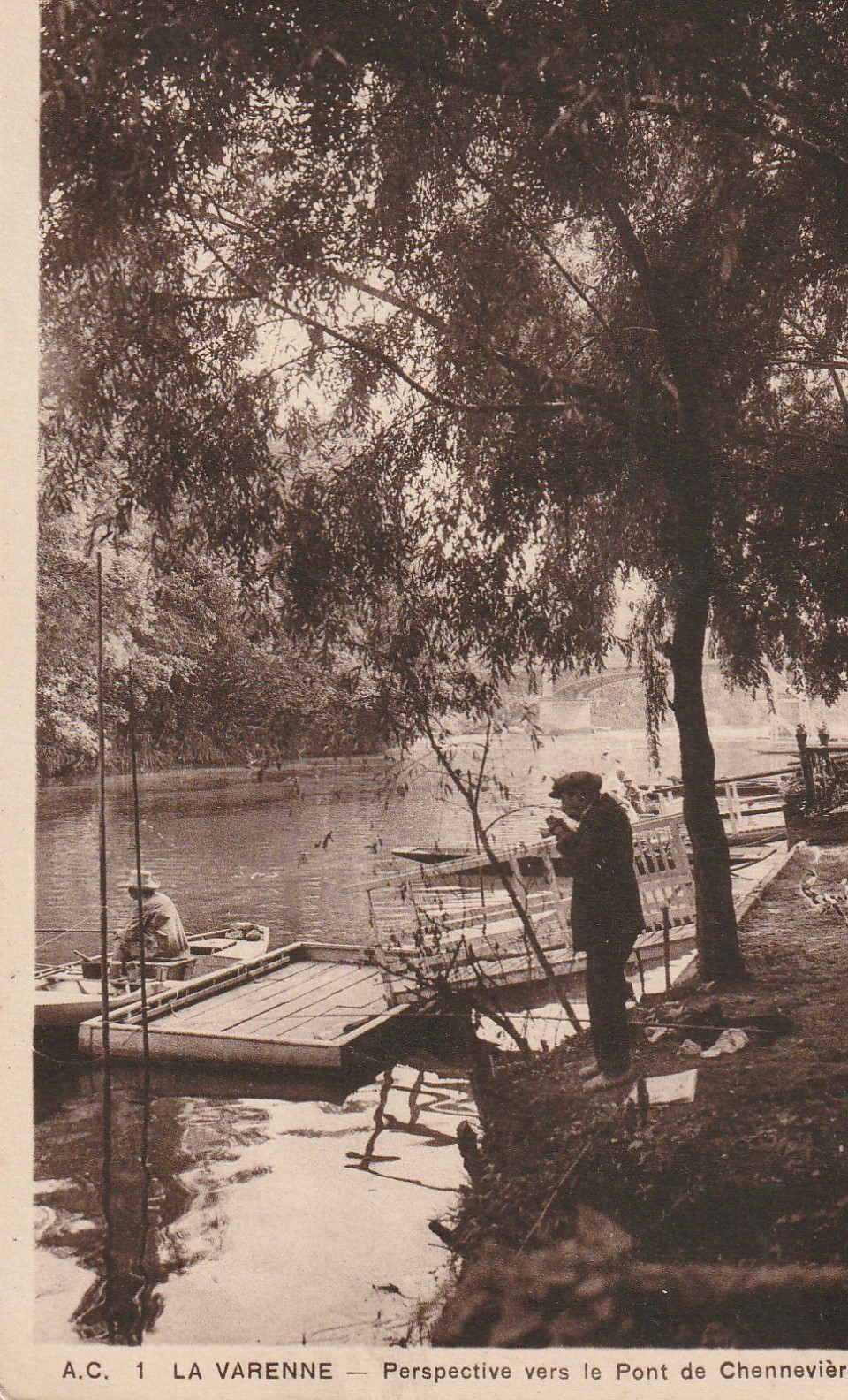 94 LA VARENNE. Pêcheurs vers le Pont de Chennevières