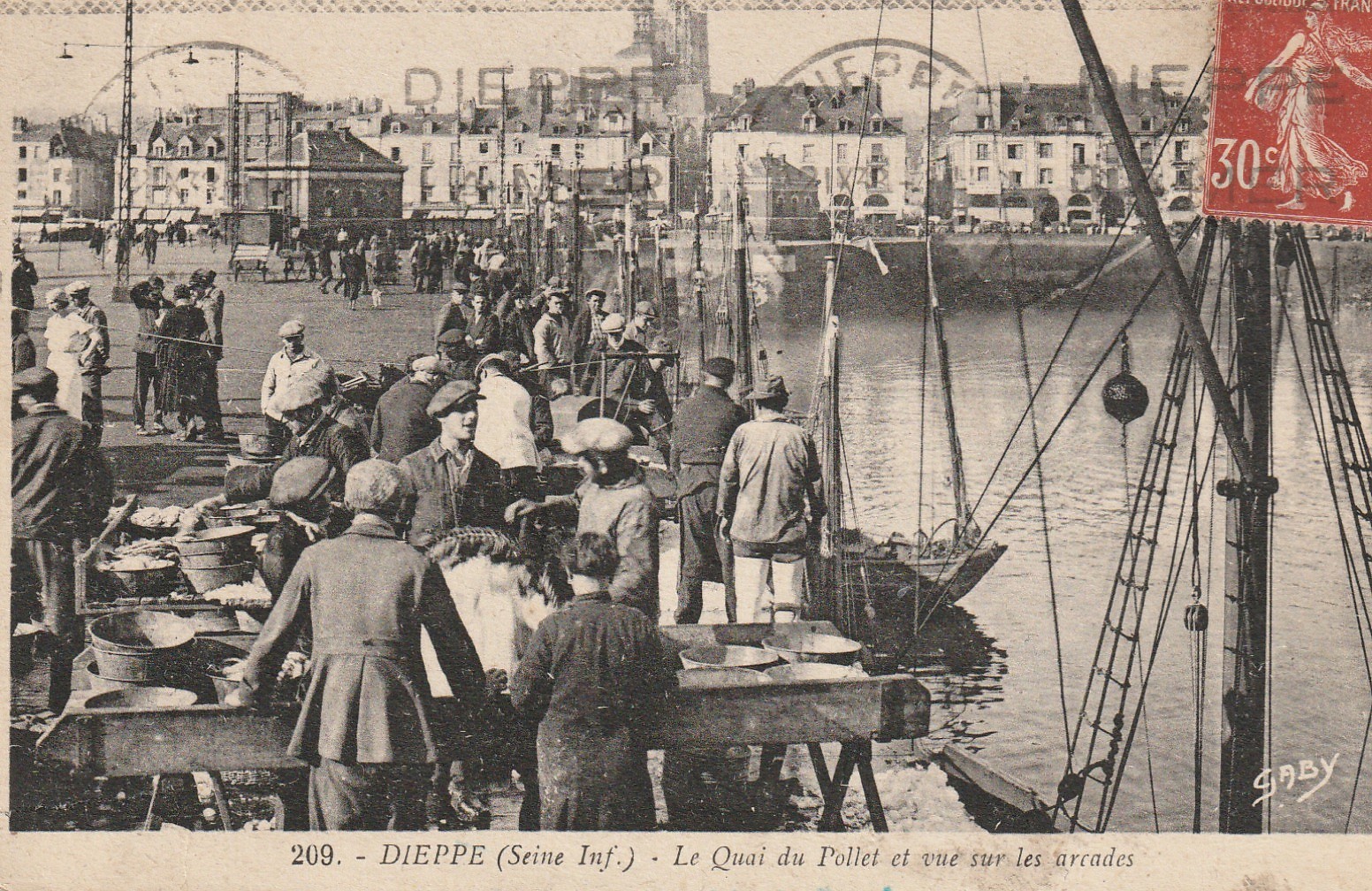 76 DIEPPE. Pêcheurs et marchands de Poissons sur le Quai du Pollet