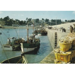 Cpsm grand format 22 BINIC. Le débarquement des coquilles Saint-Jacques 1974