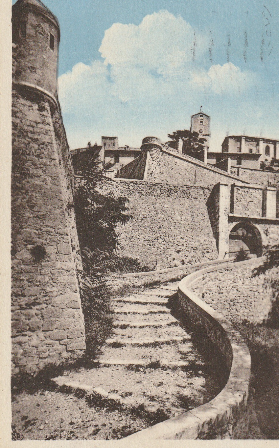 04 SISTERON. Entrée de la Citadelle 1953
