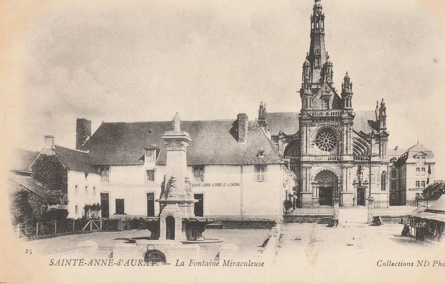 56 SAINTE-ANNE-D'AURAY. La Fontaine Miraculeuse vers 1900 collections ND Phot.