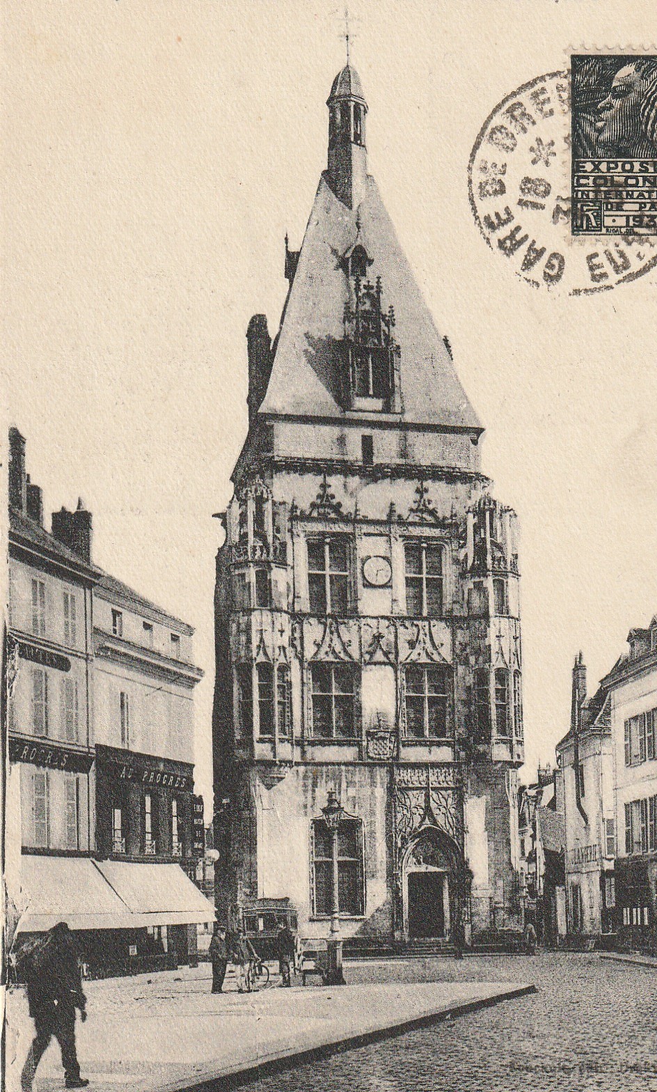 28 DREUX. Hôtel de Ville et café Au Progrès 1931