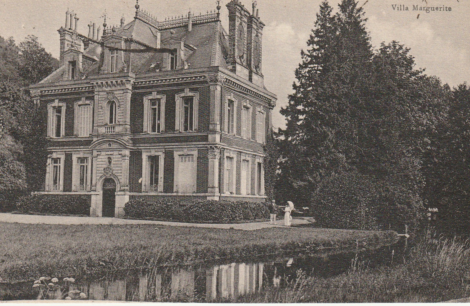 27 BEAUMONT-LE-ROGER. Villa Marguerite avec petite animation 1923