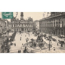 69 LYON. Hôtel de Ville et Palais des Arts Place des Terreaux 1910