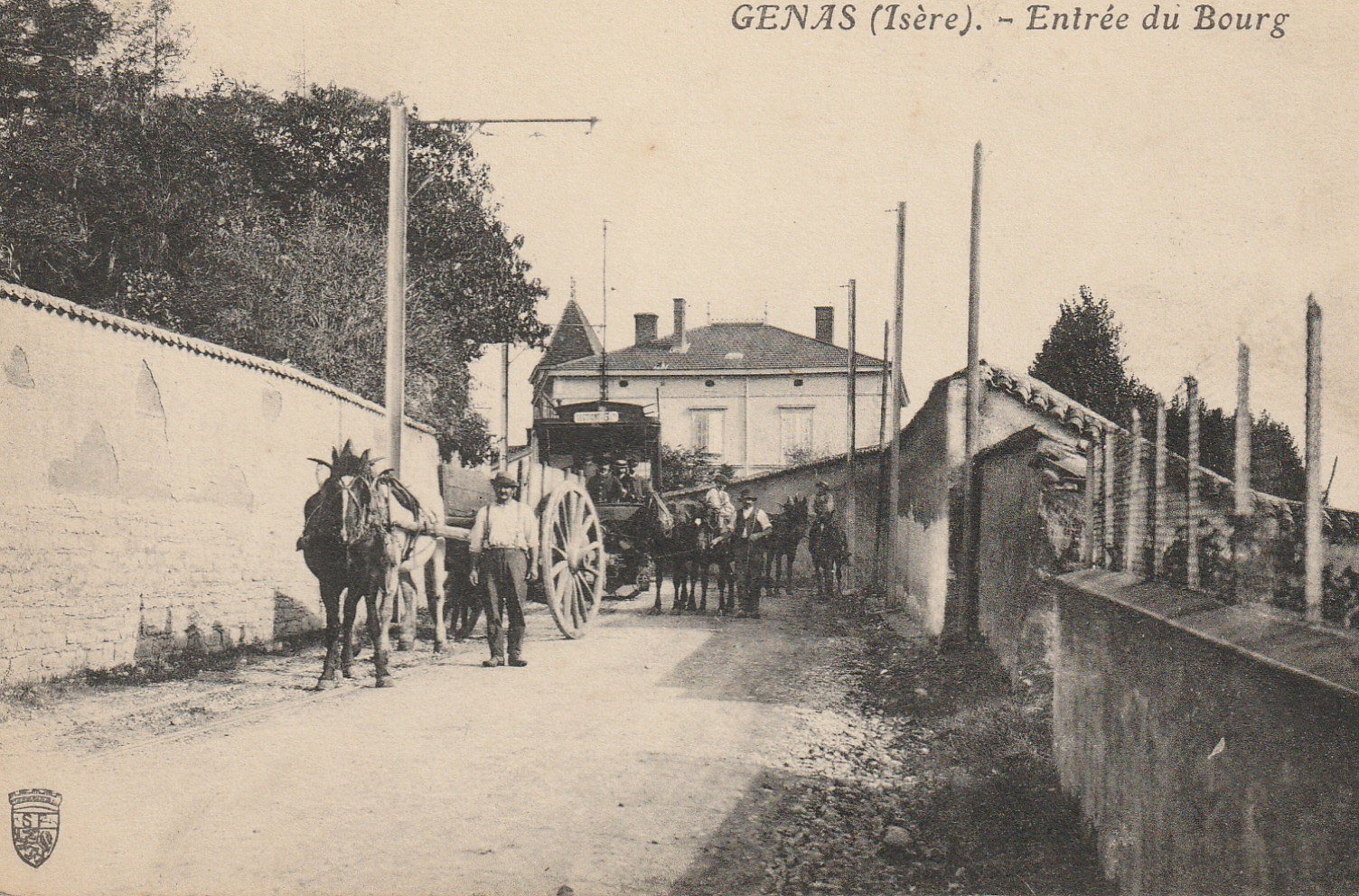 38 GENAS. Attelage de paysan et tramway à l'Entrée du Bourg